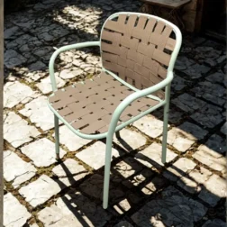 כיסא גינה מעוצב עם ידיות EMU ITALY דגם YARD מנטה/טאופה