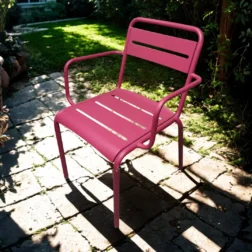 כיסא גינה מעוצב עם ידיות EMU ITALY דגם STAR אדום