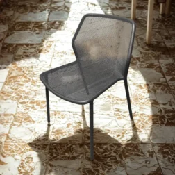 כיסא גינה מעוצב EMU ITALY דגם DARWIN שחור