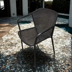 כיסא גינה מעוצב עם ידיות EMU ITALY דגם DARWIN שחור